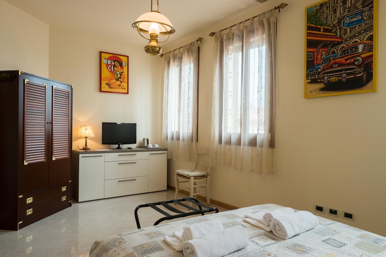 B&B Acqua Azzurra Venesia Bagian luar foto